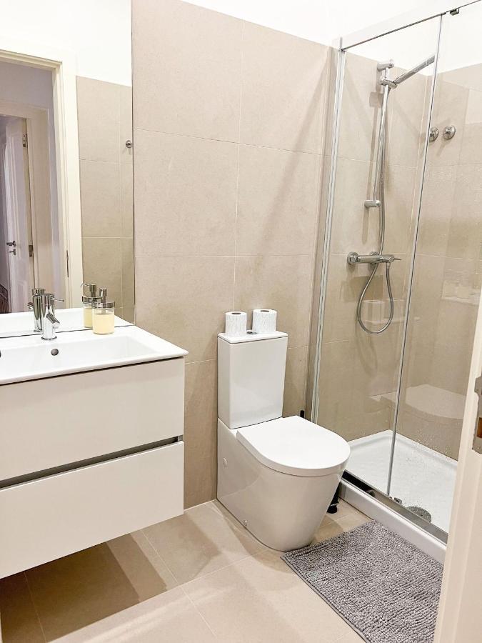 Gasthuis Cozy With Shared Bathroom On Rua Augusta